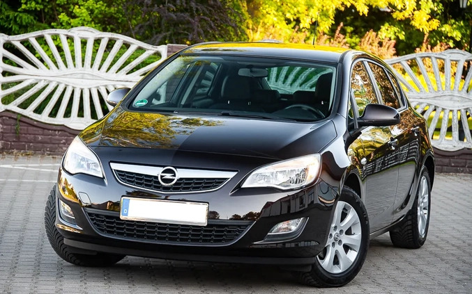 Opel Astra cena 29900 przebieg: 170000, rok produkcji 2012 z Bierutów małe 596
